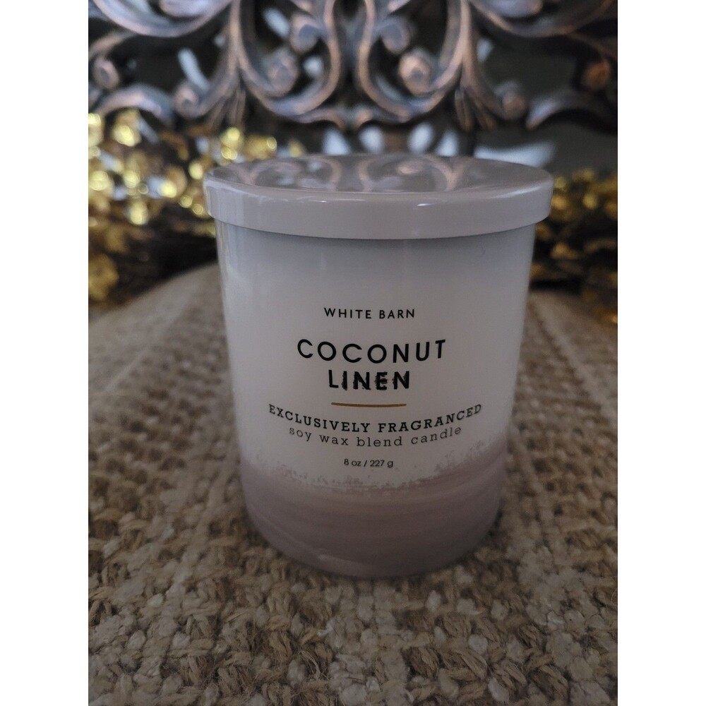 Bath and Body Works/White Barn Coconut Linen Single Wick Candle 8 oz
